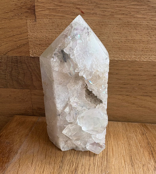 Clear quartz cluster point