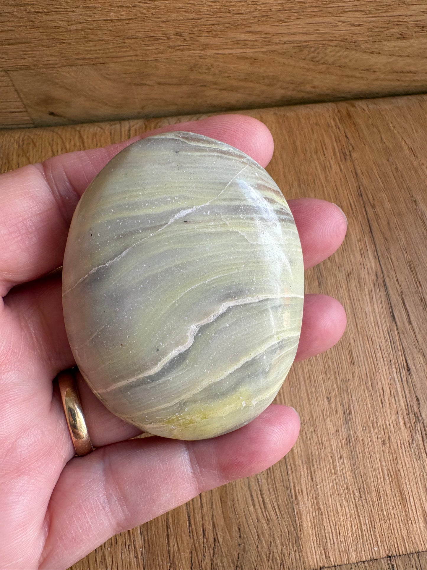 Serpentine palmstone