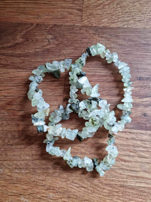 Prehnite and epidote chip bracelet