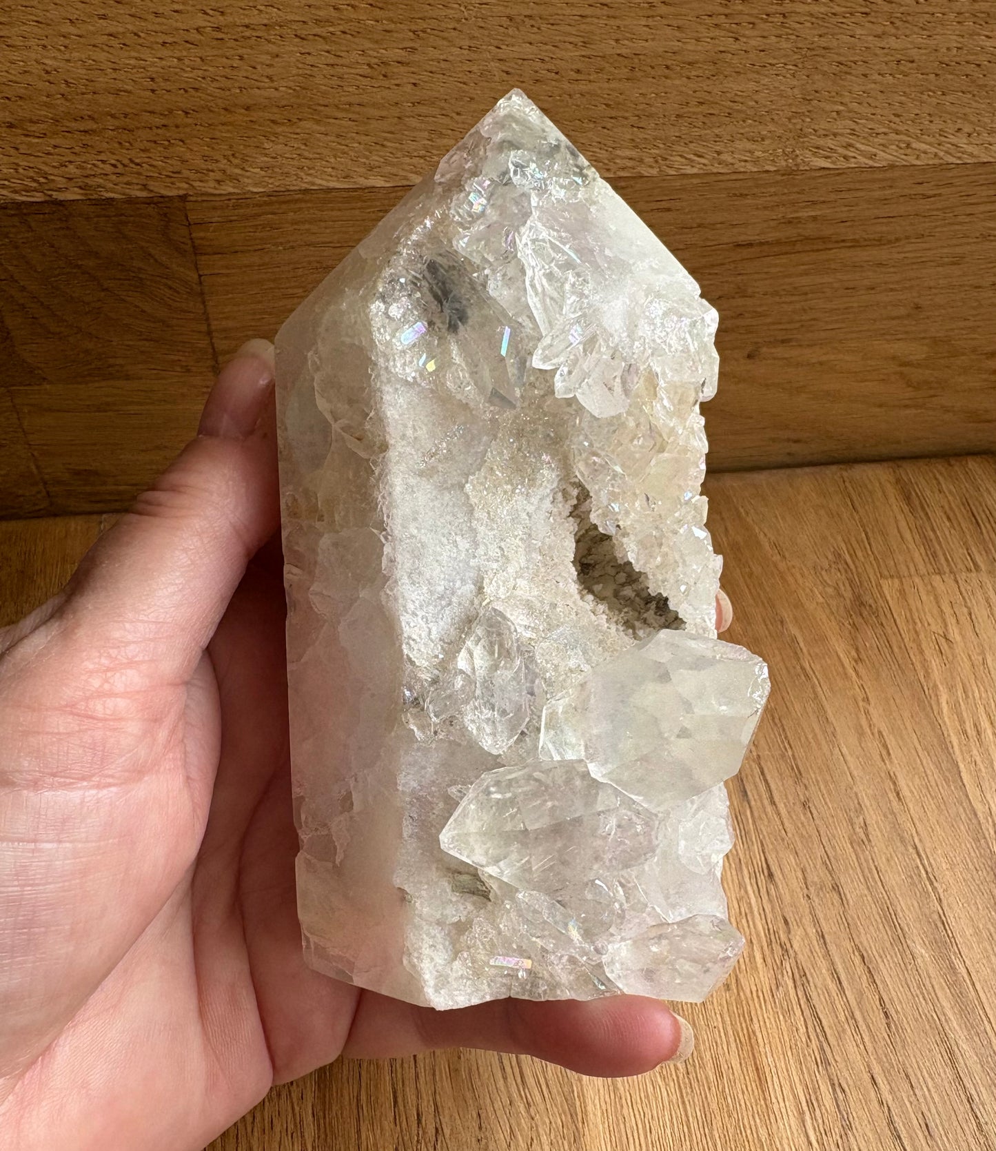 Clear quartz cluster point