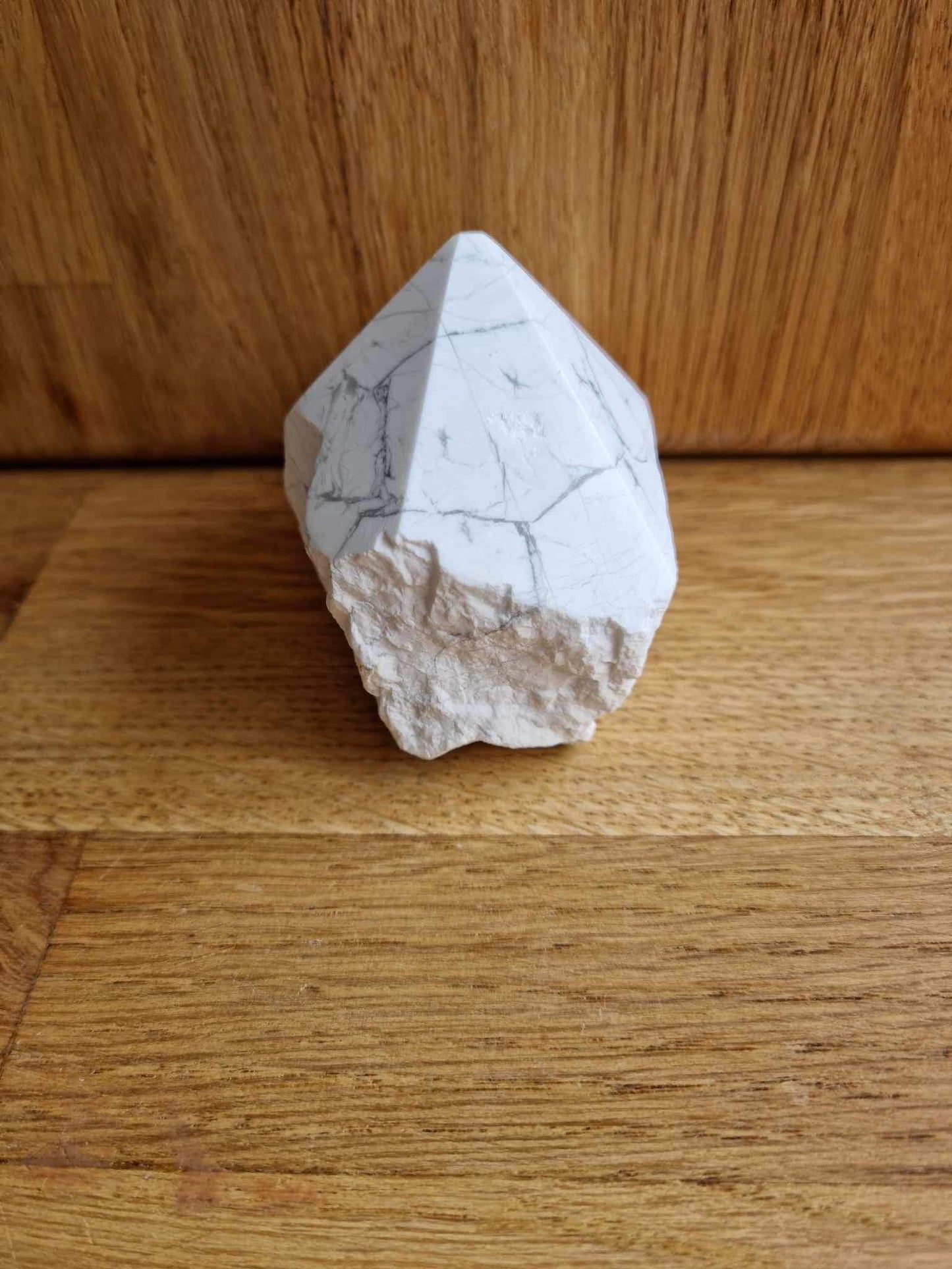 White howlite generator point