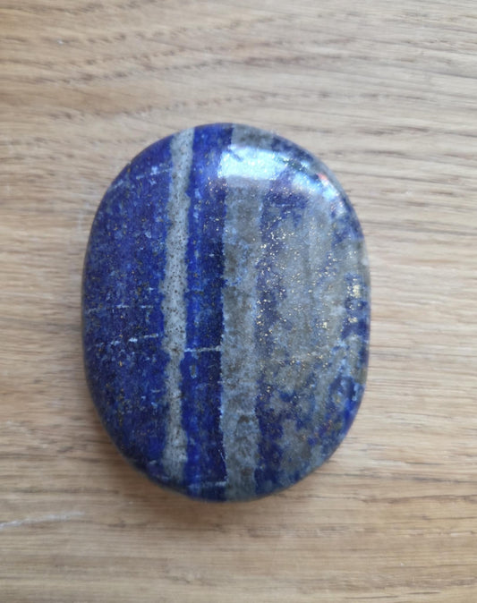 Lapis lazuli palm stone