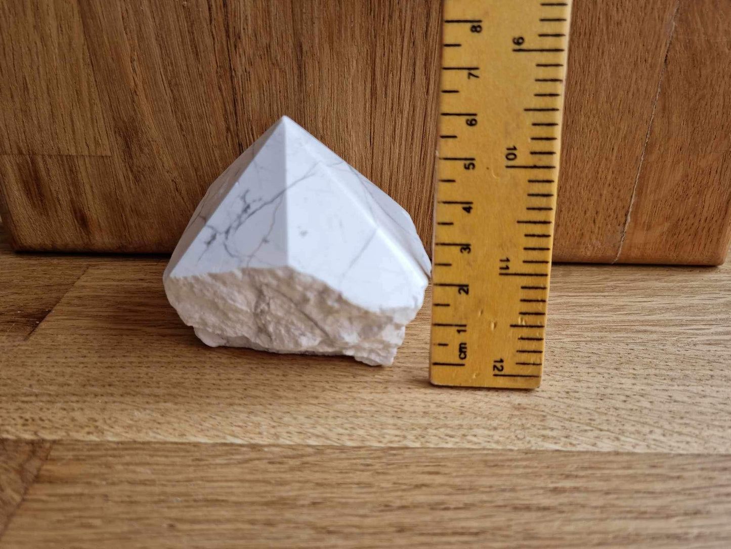 White howlite generator point