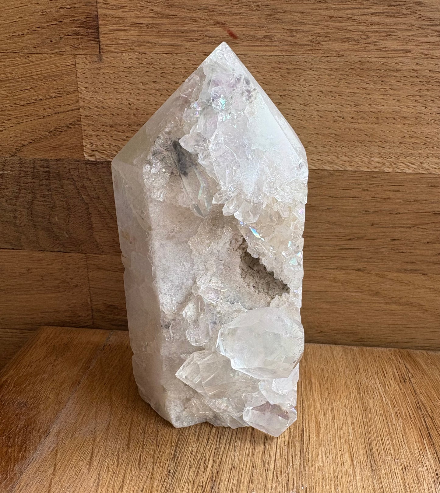 Clear quartz cluster point