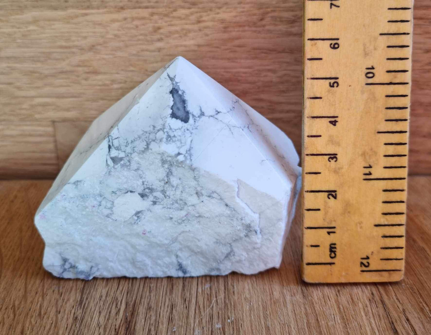 White howlite generator point