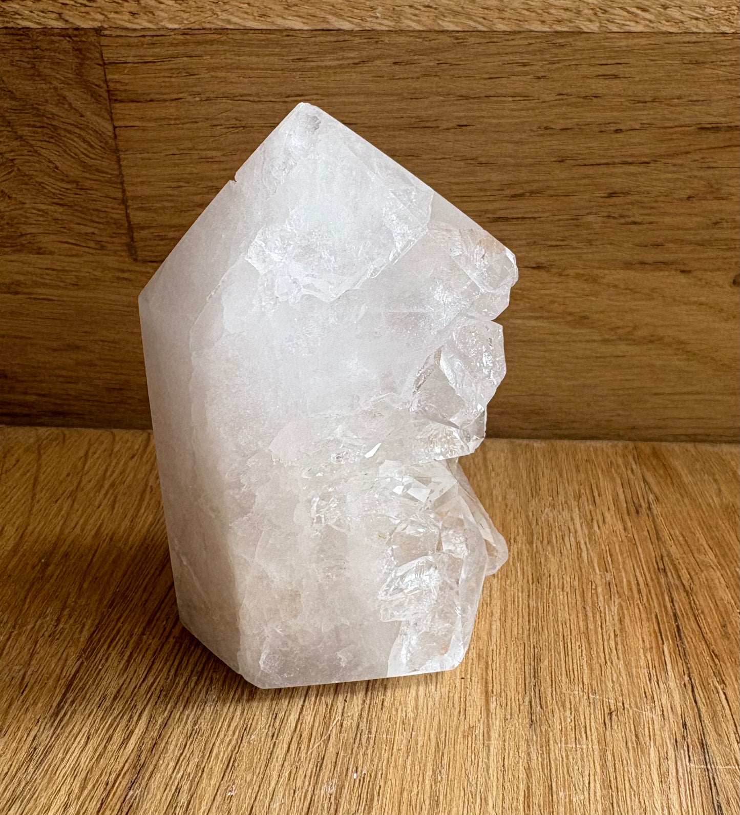 Clear quartz cluster point