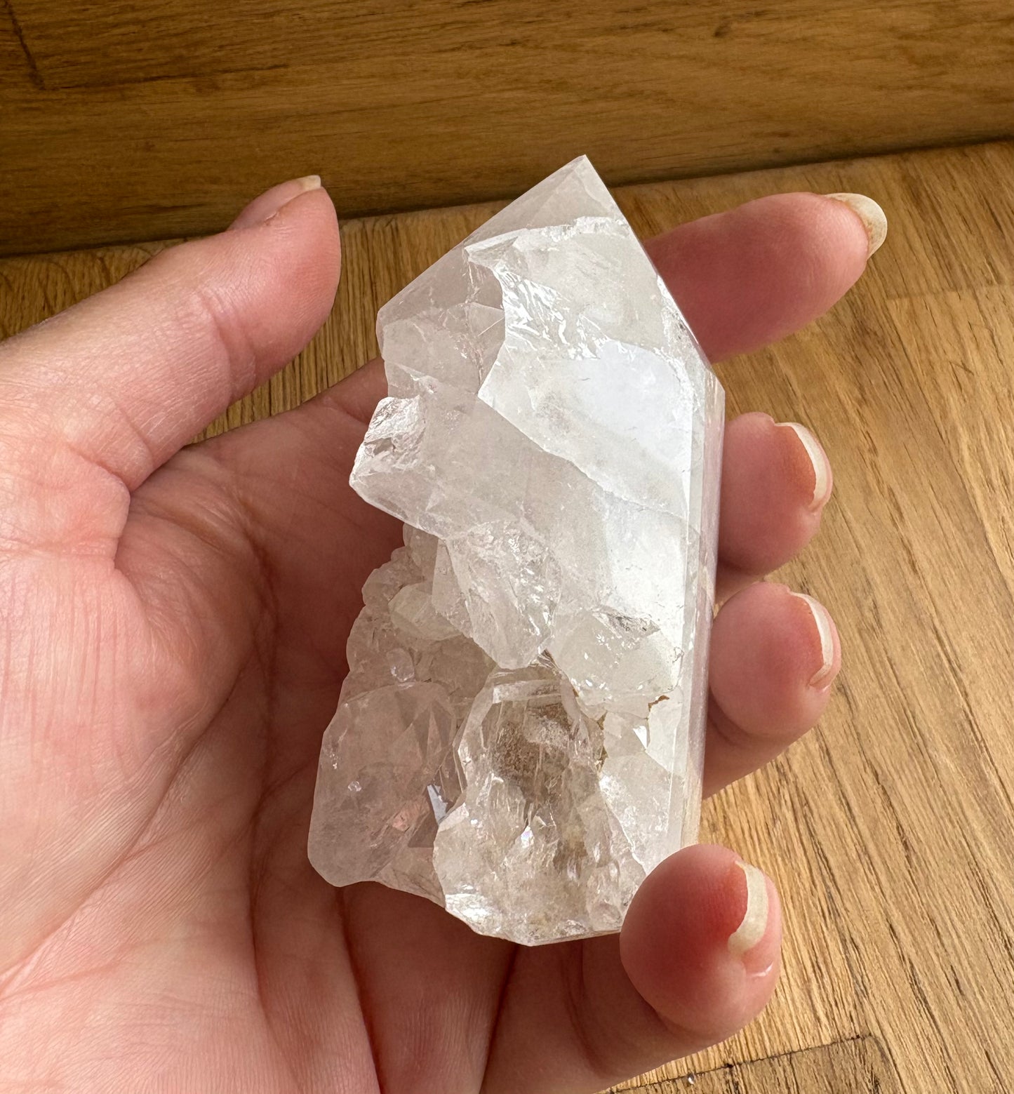 Clear quartz cluster point