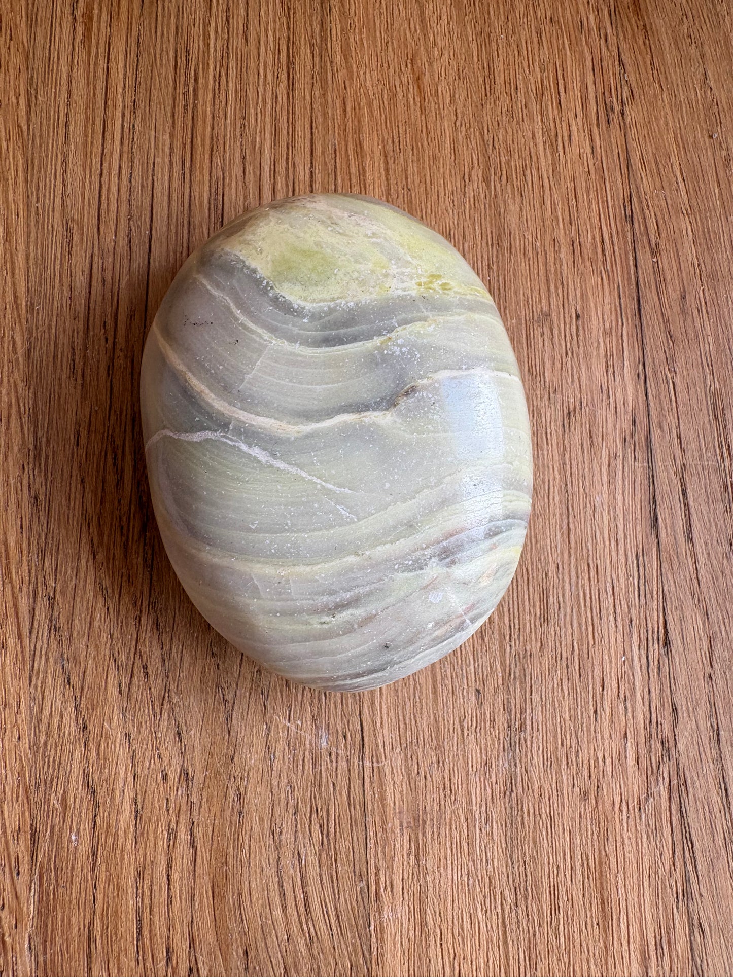 Serpentine palmstone