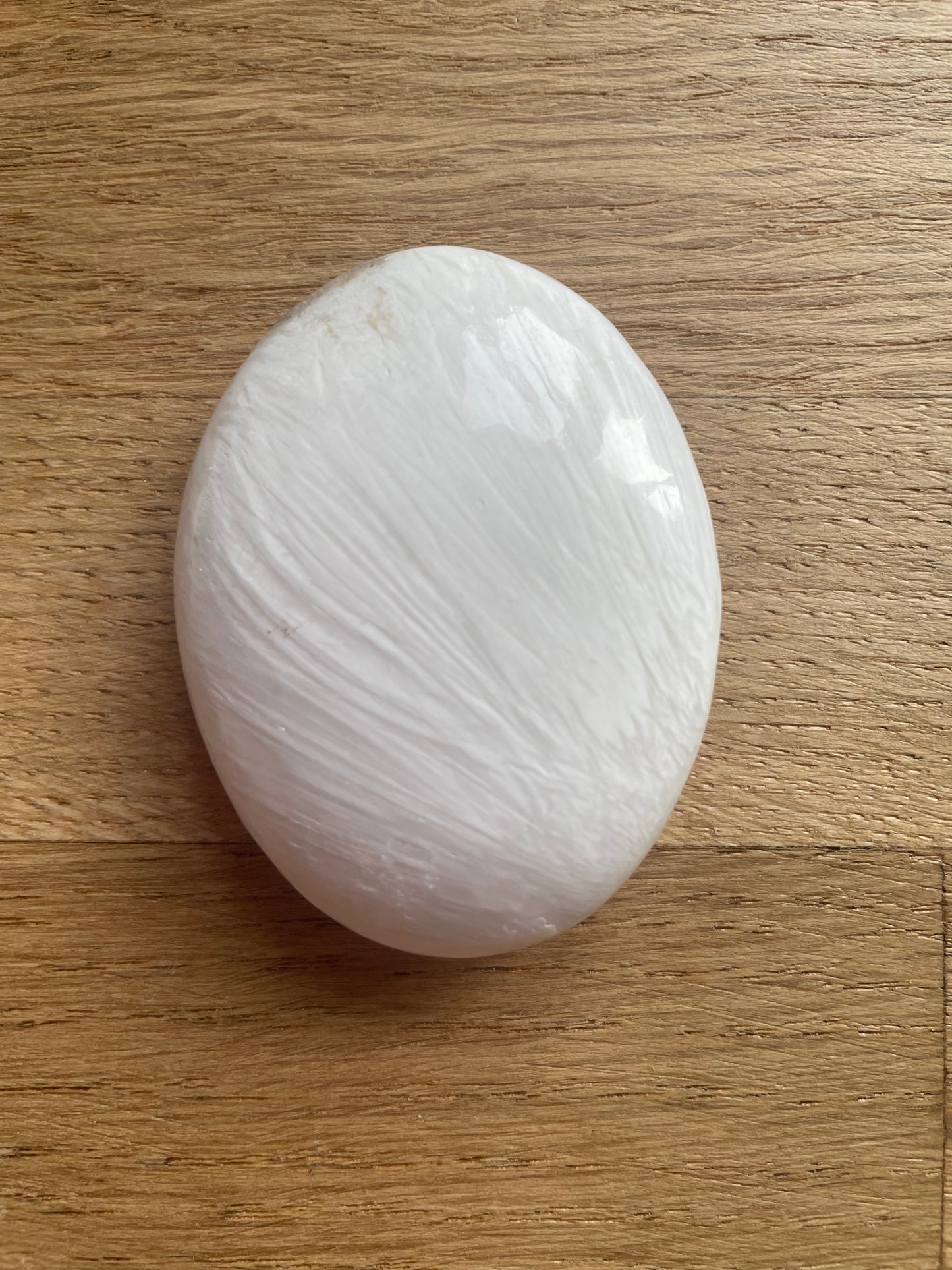 Scolecite palm stone