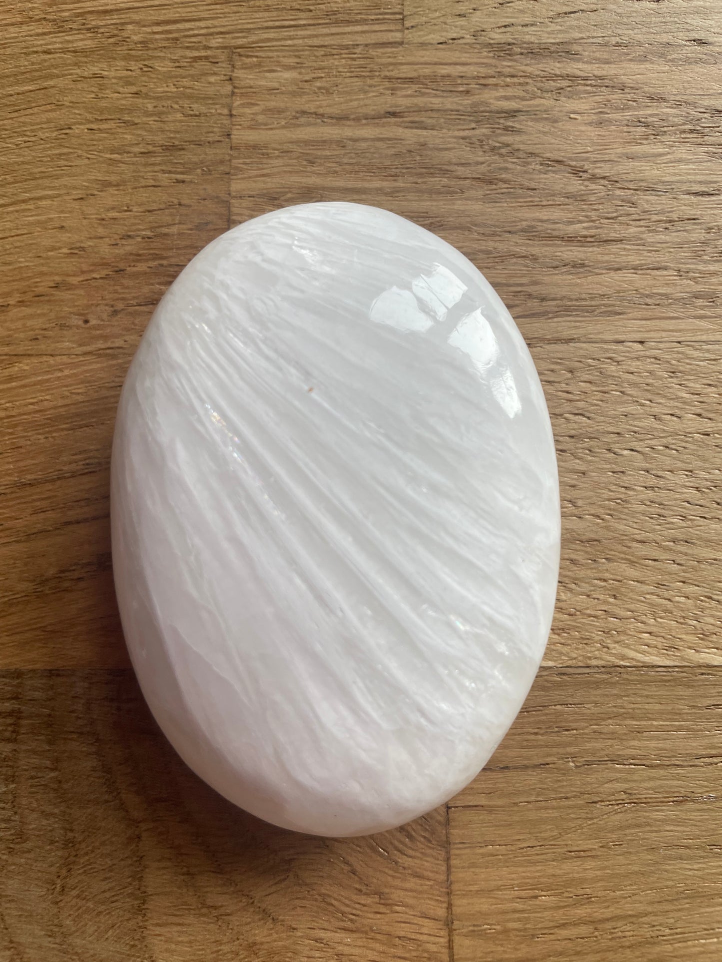 Scolecite palm stone