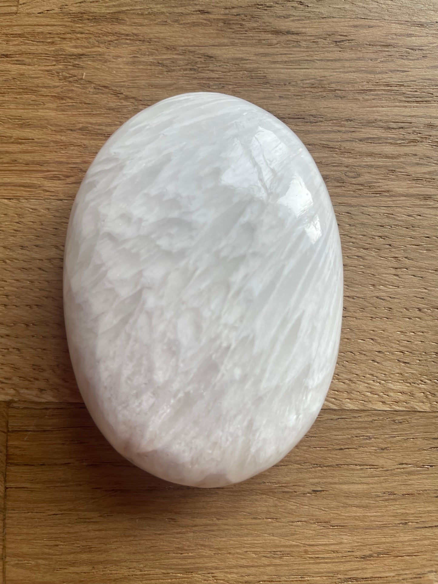 Scolecite palm stone