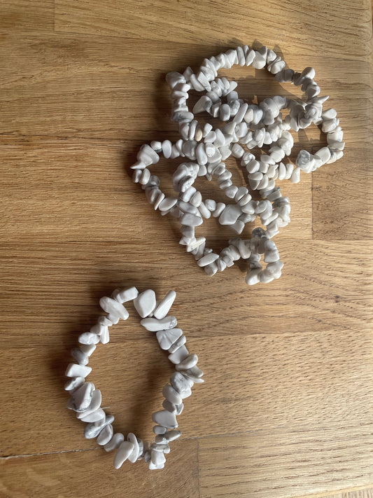 White howlite chip bracelet