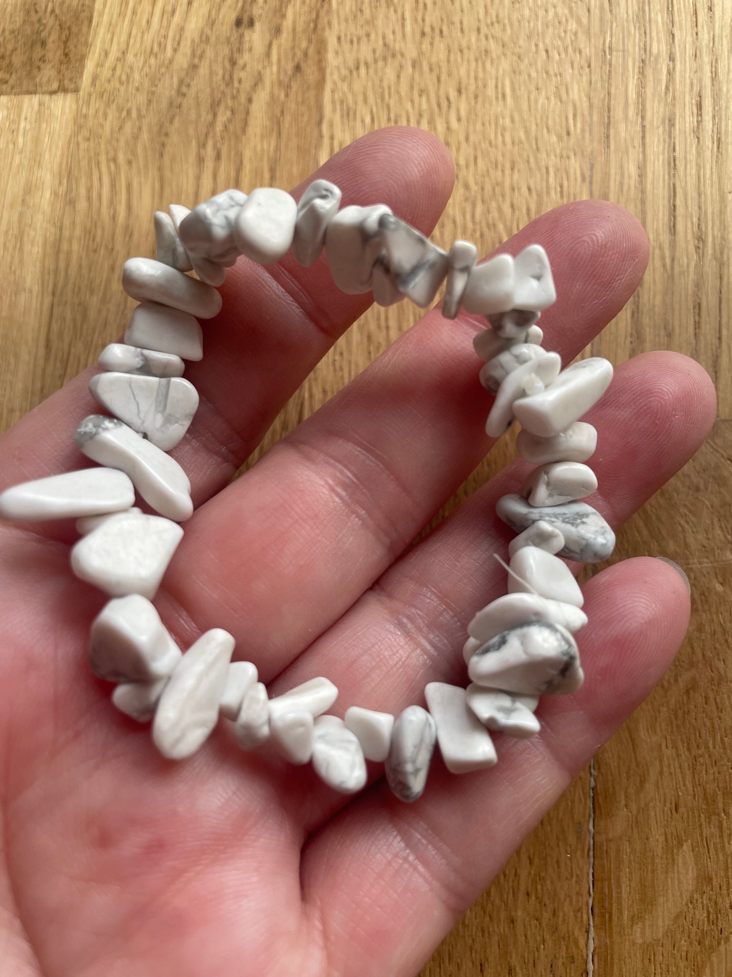 White howlite chip bracelet