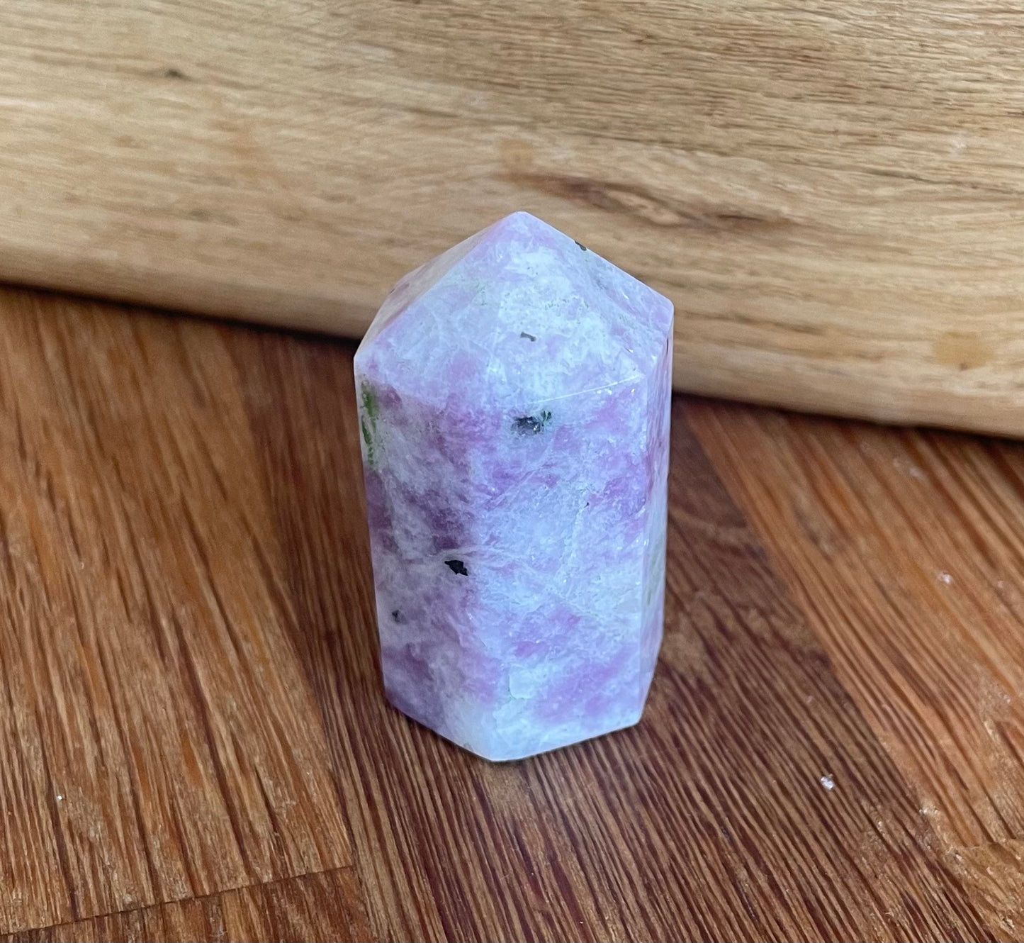 Lepidolite point, 4.17cm