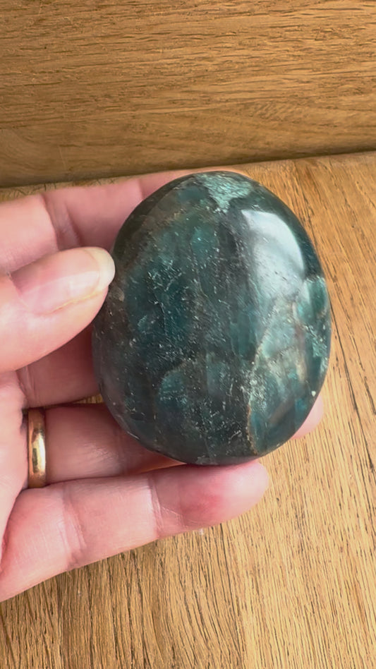 Apatite palmstone