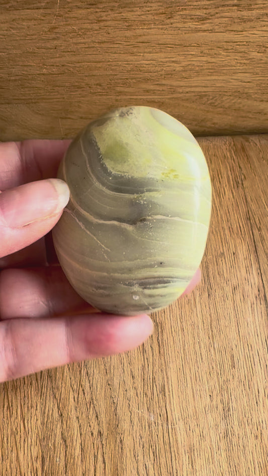 Serpentine palmstone