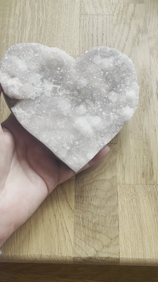 Quartz druzy heart, 12.81cm wide