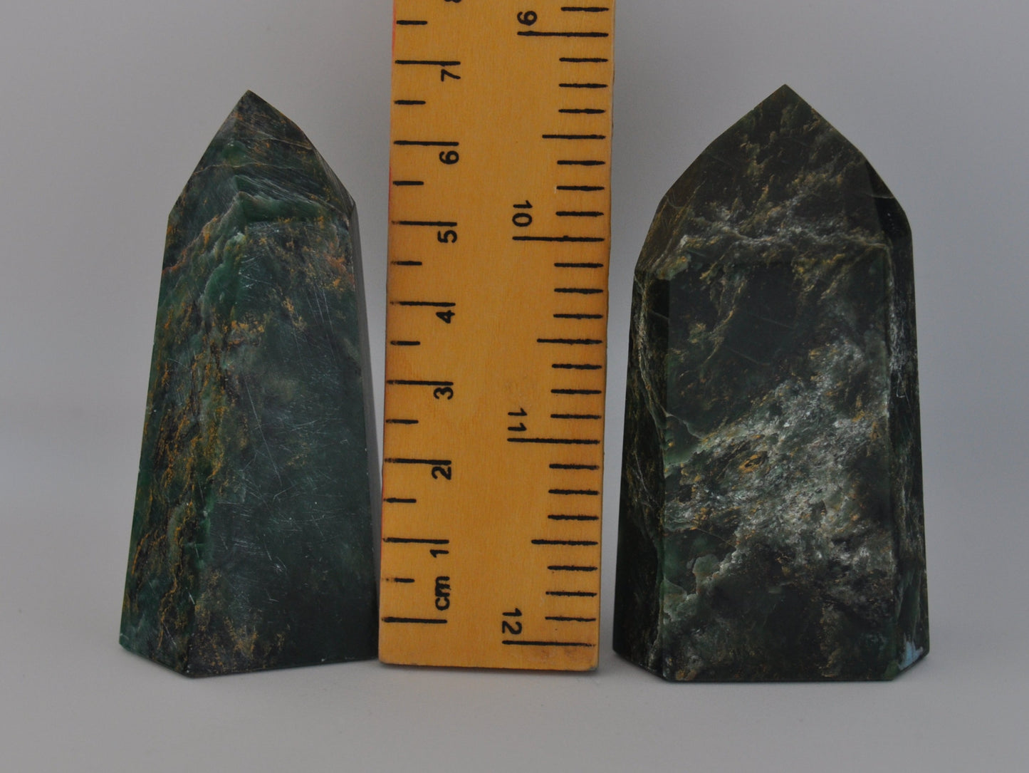 Fuchsite points