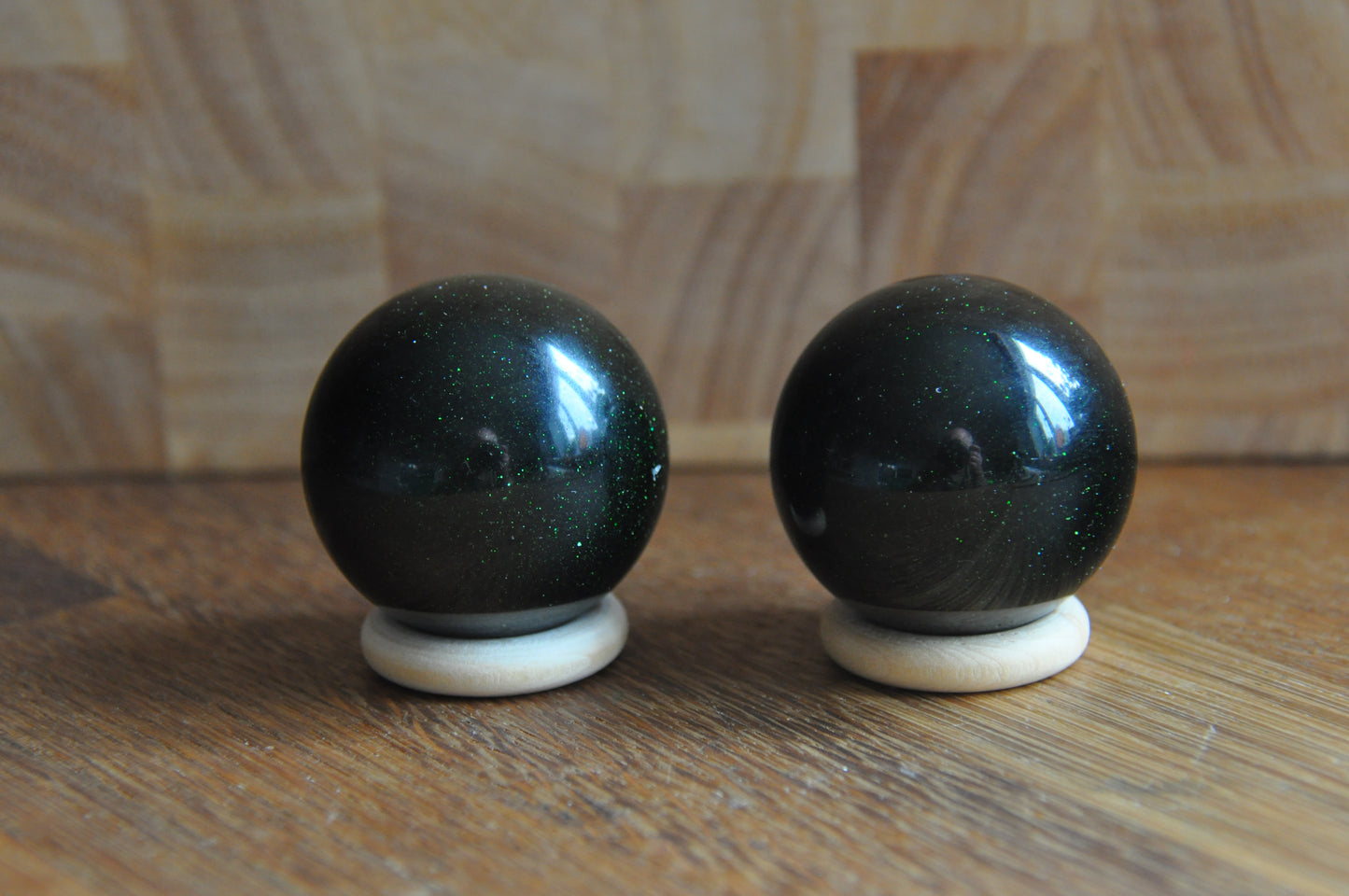 Green goldstone sphere, 2.8cm