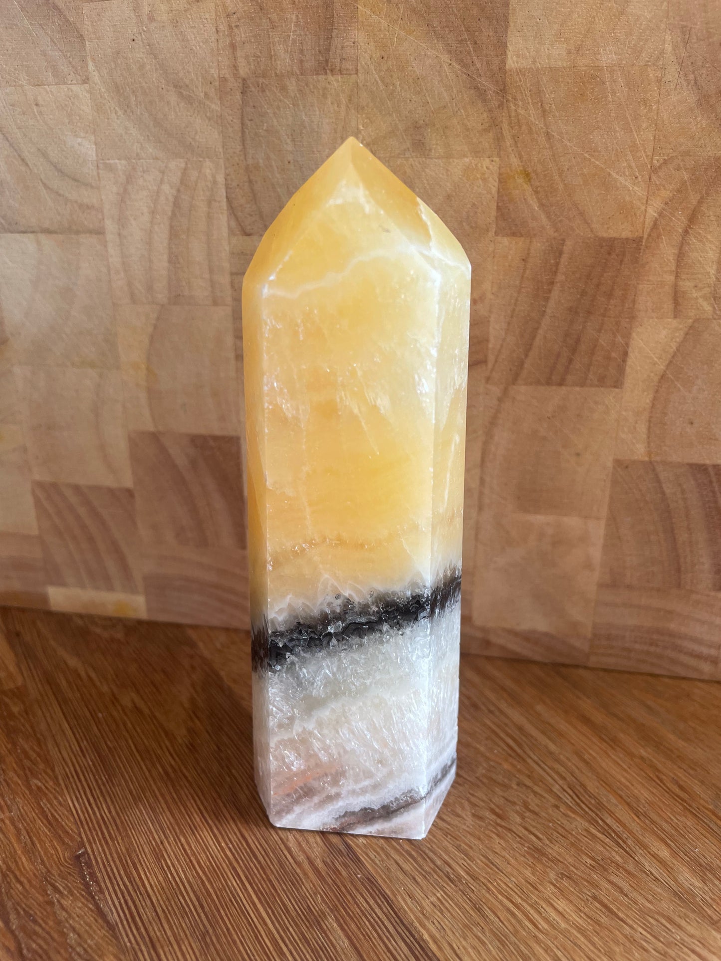 Yellow calcite point