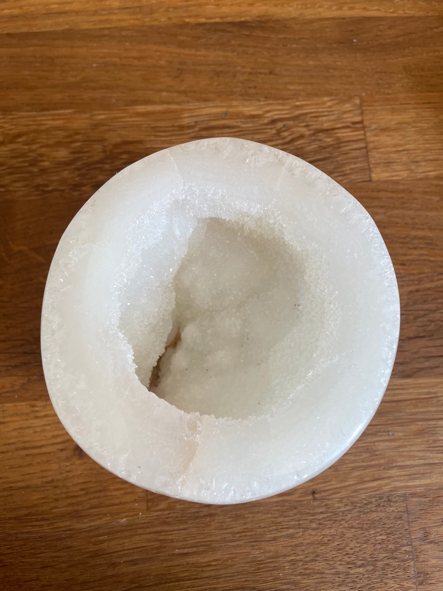 Quartz geode bowl, 906g