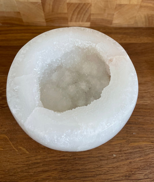 Quartz geode bowl, 906g