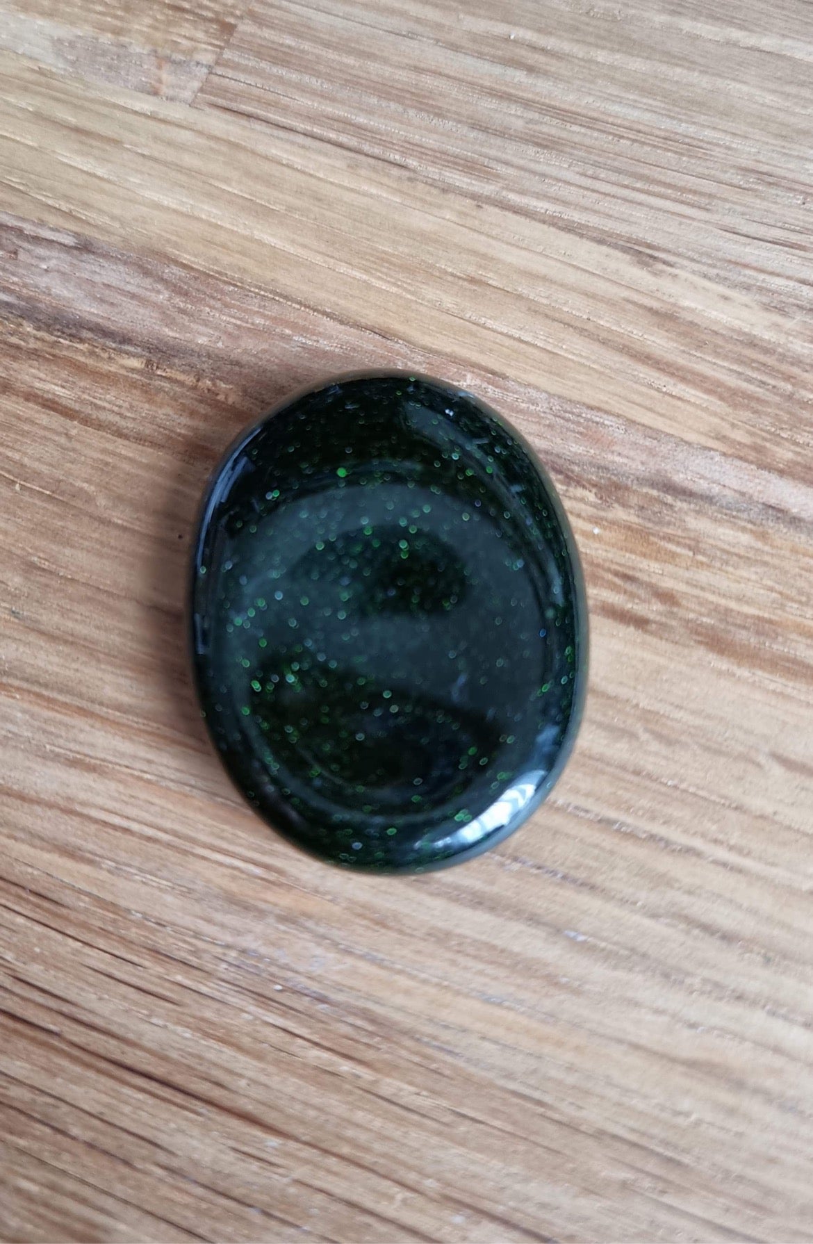 Green goldstone thumb stone