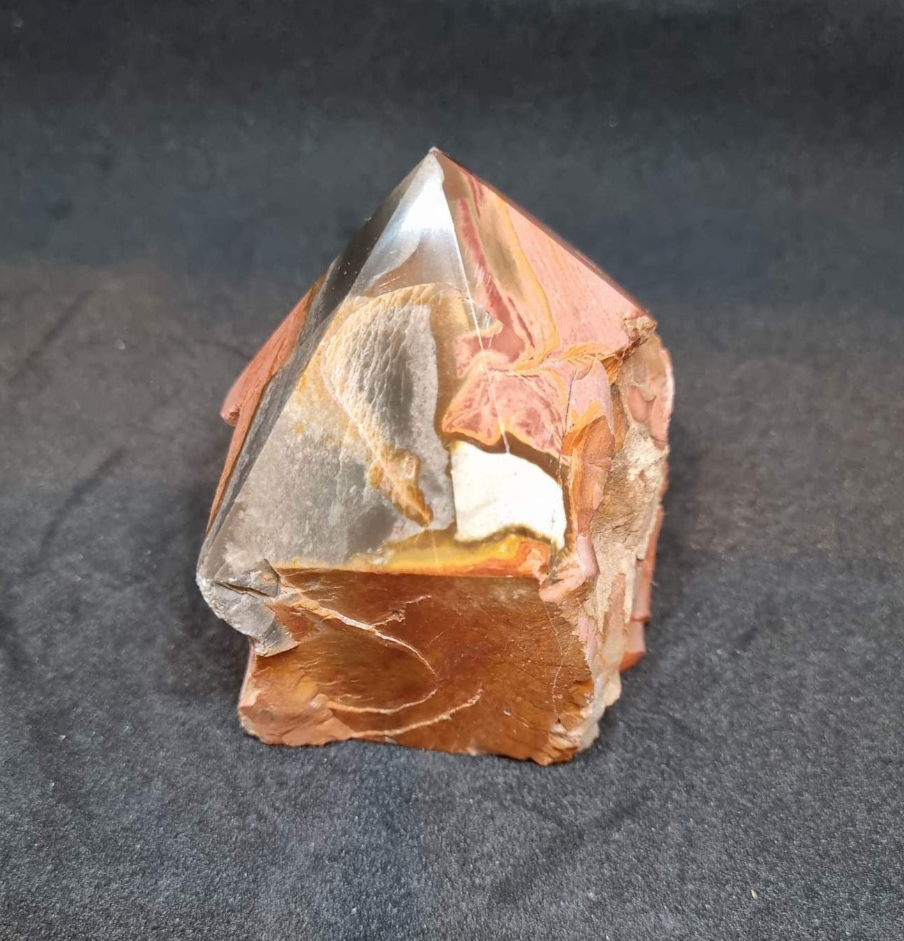 Polychrome jasper generator point