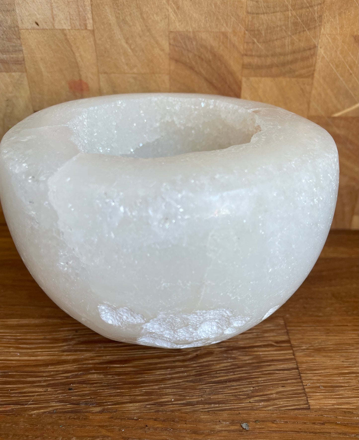 Quartz geode bowl, 906g